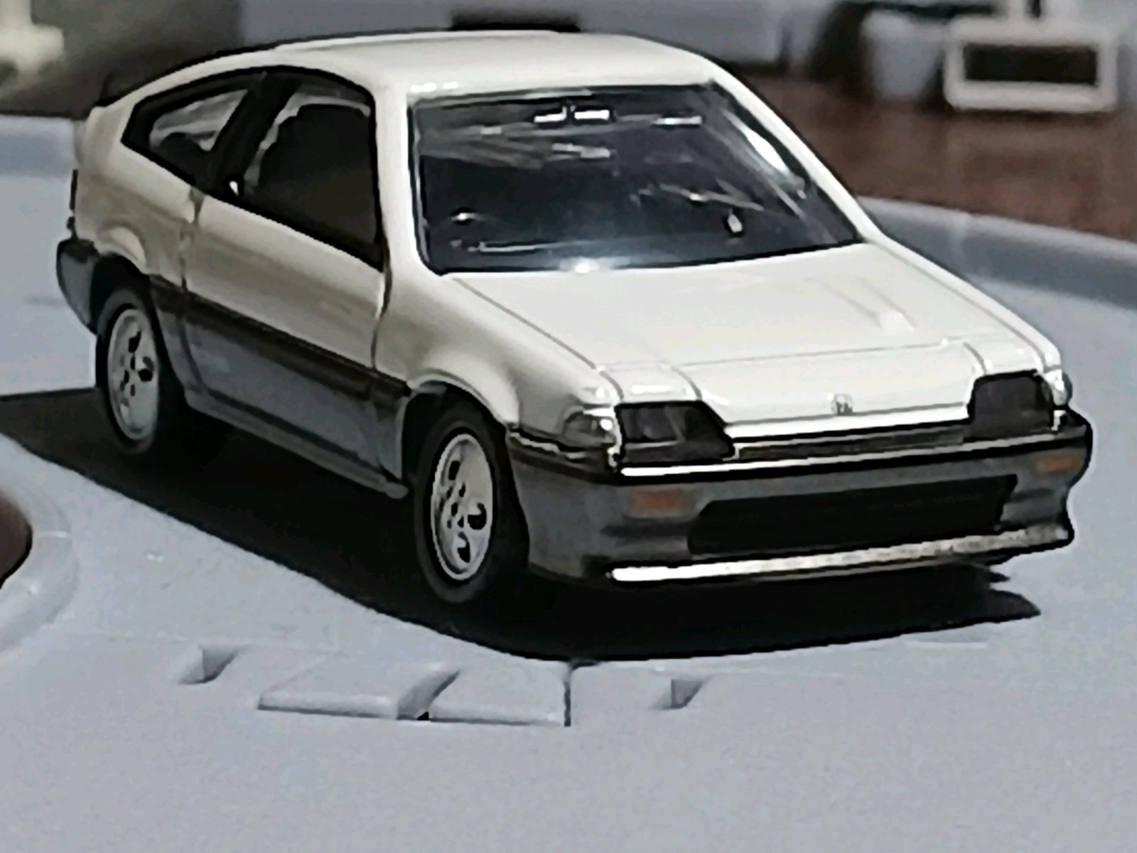 タカラトミーモール限定のホンダバラードスポーツCRX Siのミニカーで、白と黒のツートン仕様が道路上で斜め前から写っている。文脈には「Si」のインレタやセリカと同時購入したことが書かれている。